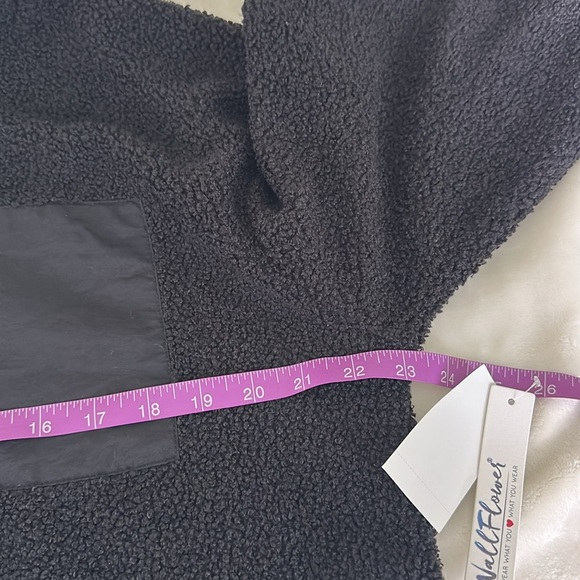 Wallflower Black Sherpa Pullover with Pocket NWT - Picture 4 of 8
